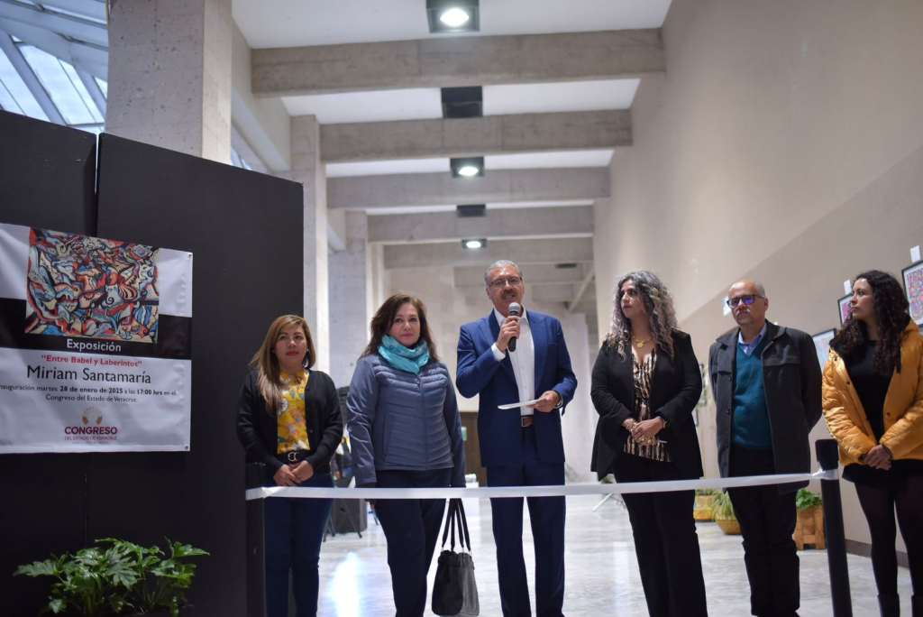 Inauguran en el Congreso la exposición gráfica “Entre Babel y Laberintos”