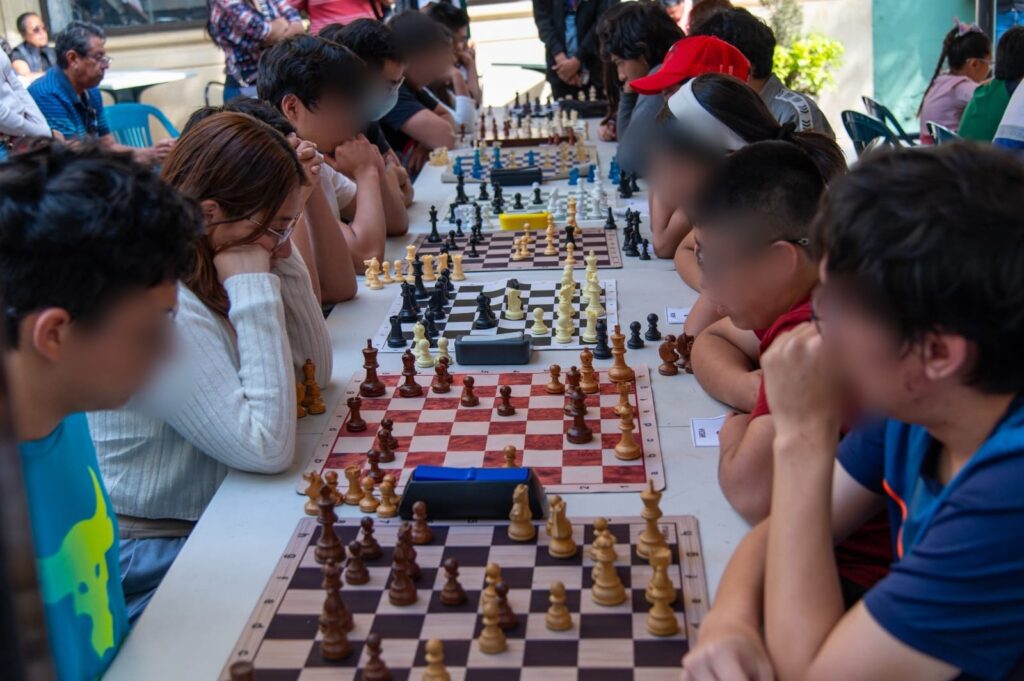 Participan 80 niños y adolescentes en torneo de Ajedrez rápido