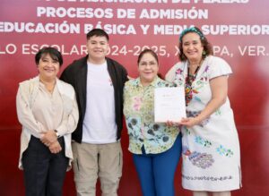 Entrega SEV plazas a docentes de Básica y Media Superior