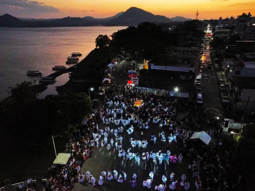 Todo un éxito tercer festival nacional del folklore Vive Catemaco 2025