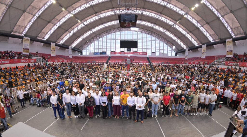 Rocío Nahle y Gobierno de México impulsan el futuro de 12 mil jóvenes con becas