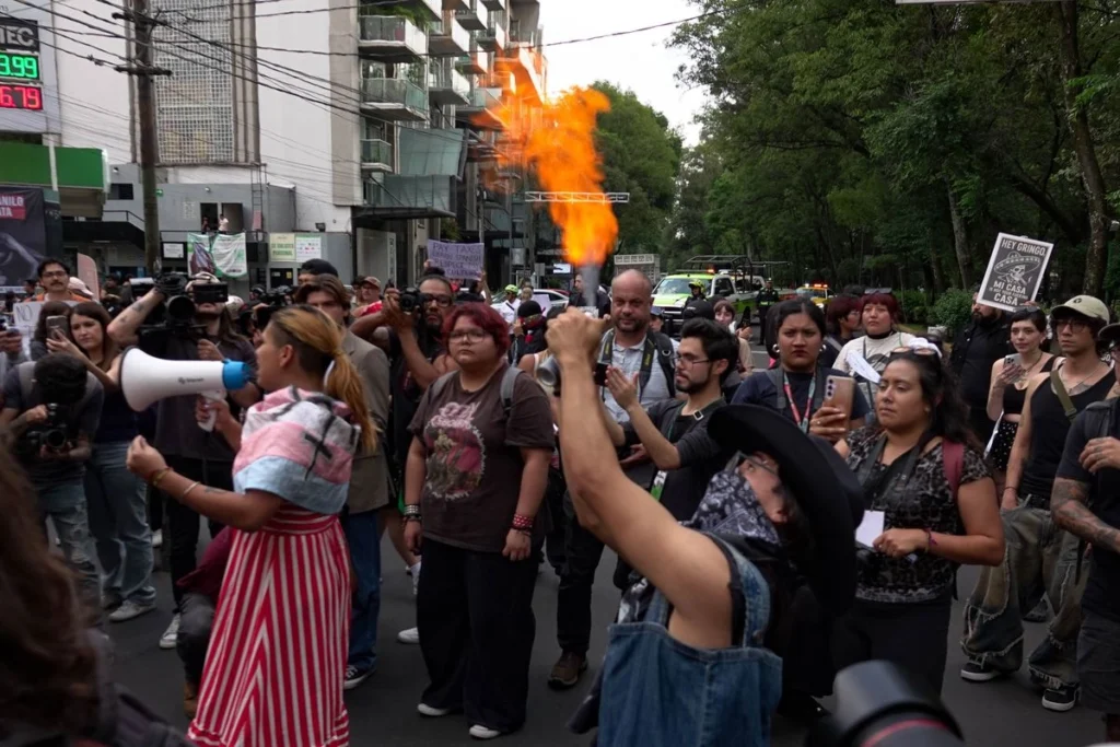 cierran-negocios-en-insurgentes-previo-a-marcha-contra-la-gentrificacion_1c1a29da-8f14-4a52-a08f-86d978e23d7a_medialjnimgndimagefullsize.webp